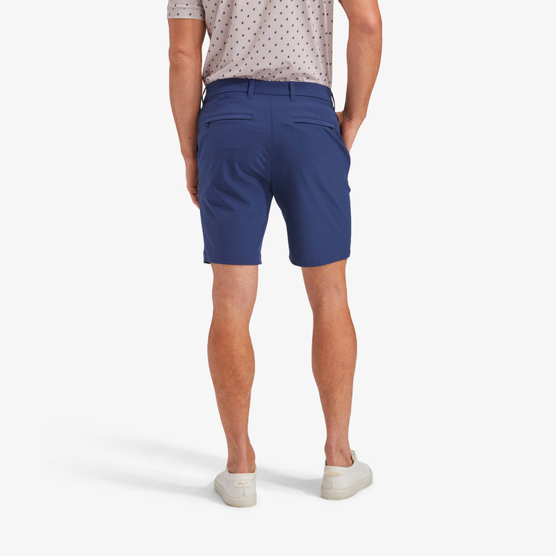 Helmsman Shorts - Navy Solid, lifestyle/model